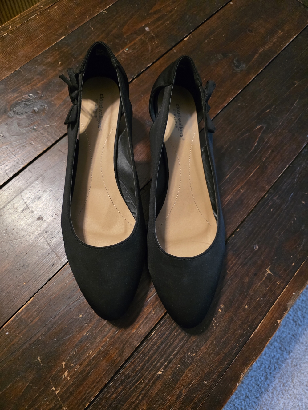 Classic Black Ballet Flats with Bow